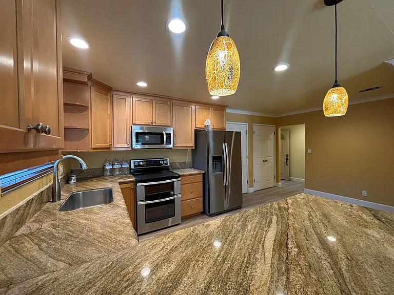 401 Klamath Dr — Photo 5