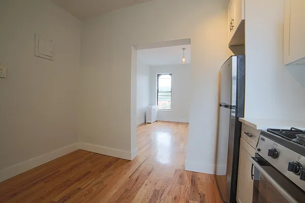 Rented by Evergreen Apartments BK | media 44