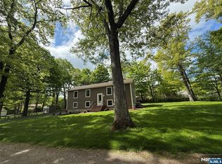 10 Monique Ln, West Milford, NJ 07480