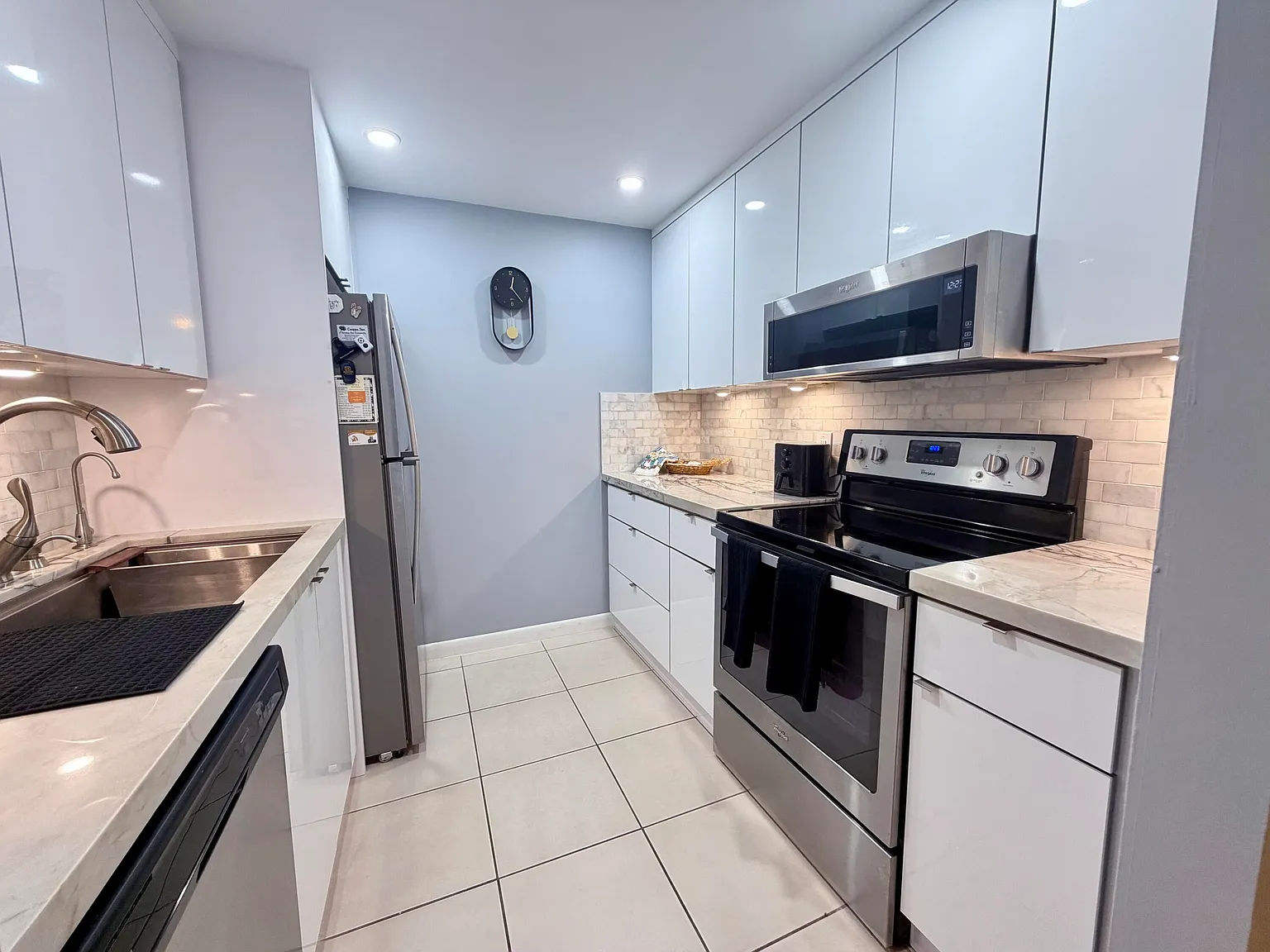 1 bed, 1.5 bath, 811 sqft, $1,700 — Photo 2