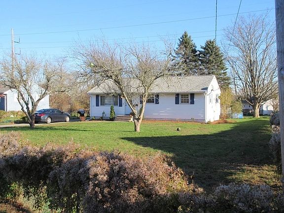 5th image of 12 Elaine Dr