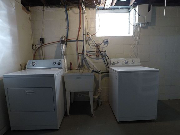 3rd image of 1744 Pioneer Ave