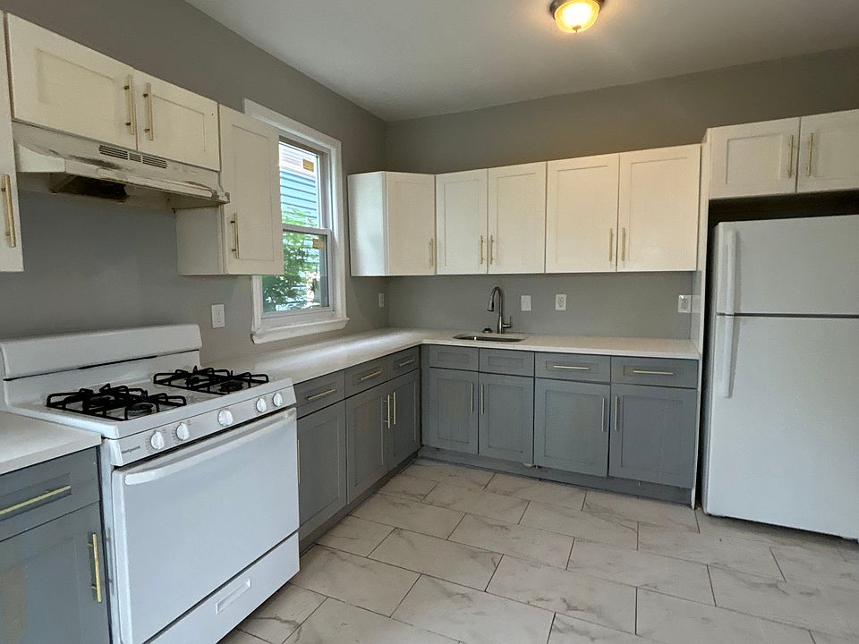 1st image of 905 S 16th St Floor 2