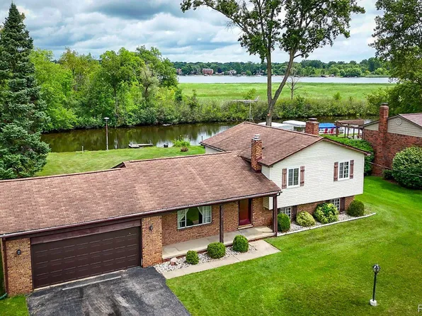 5188 Bronco Dr, Clarkston, MI 48346
