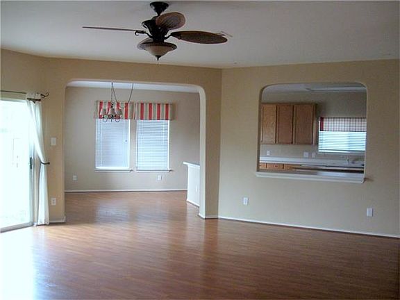 5th image of 521 Paladine Pl