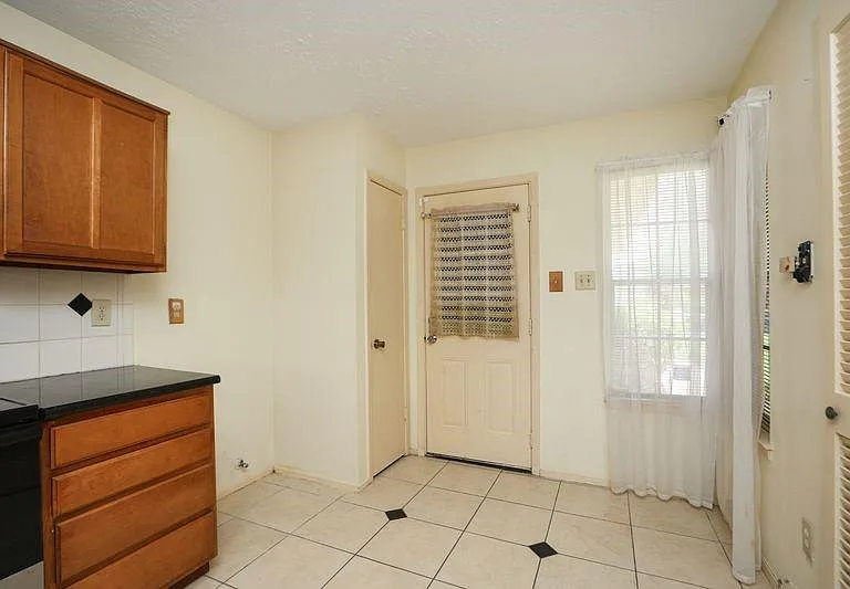 8215 Summer Quail Dr — Photo 17