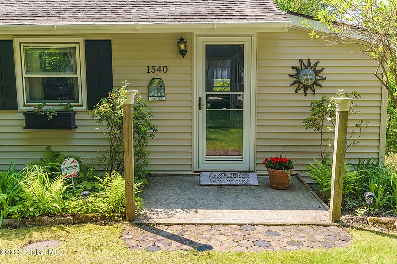 3rd image of 1540 Hemlocks Lane