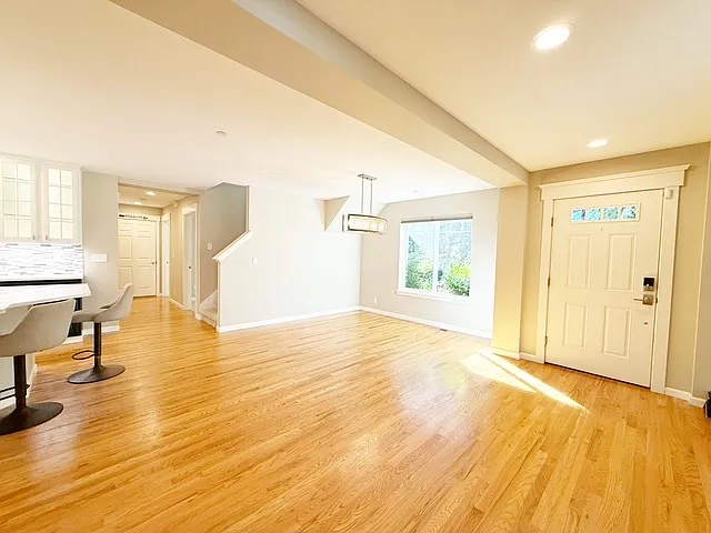 160 E Soderberg Rd — Photo 2