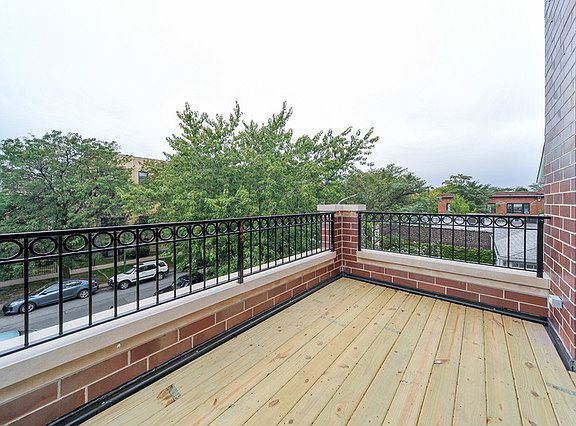 2nd image of 4547 N Wolcott Ave #1