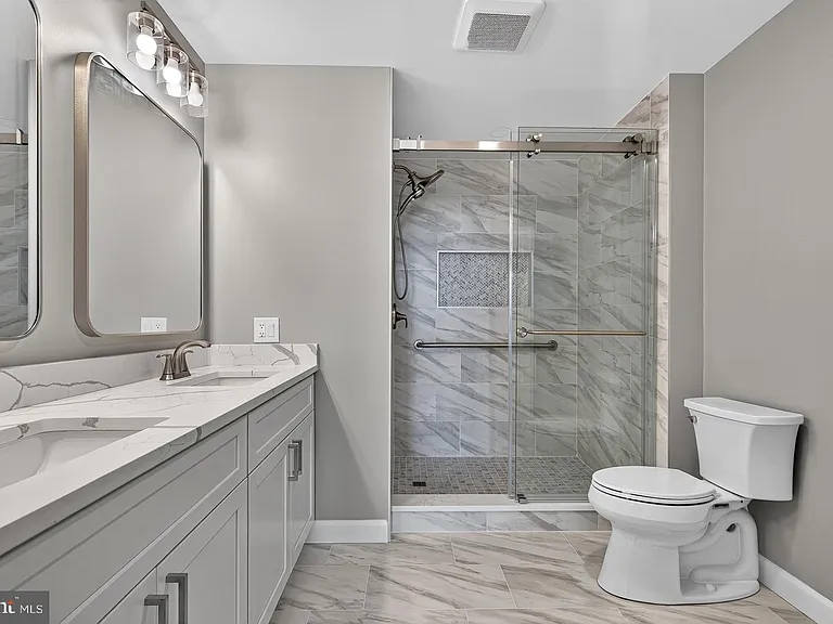 100 Harborview Dr #411 — Photo 18