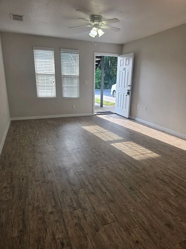 168 Bowie Ln — Photo 2