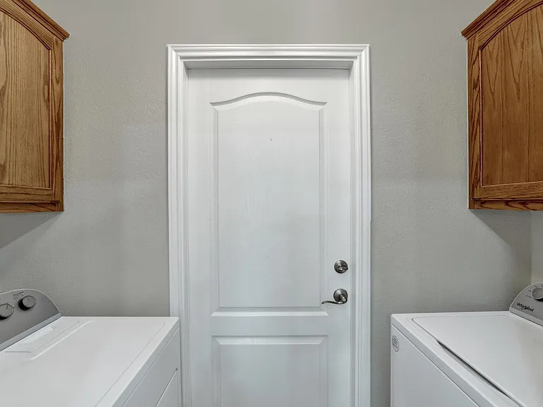 2116 Bentwood Dr — Photo 13