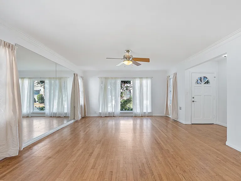 1429 Ellsmere Ave — Photo 1
