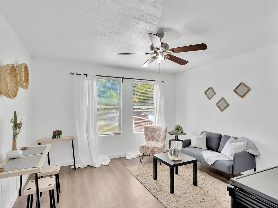 6039 108th Ave #2