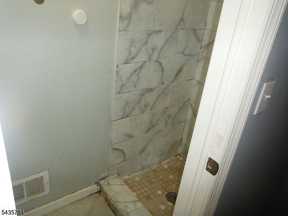 4th image of 346 Sussex Ave