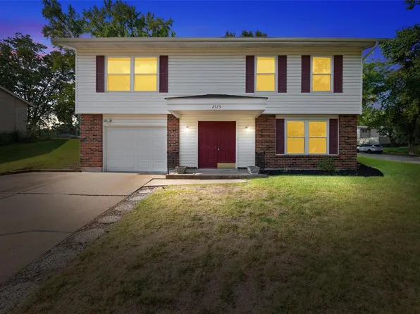 2523 Wesford Dr, Maryland Heights, MO 63043