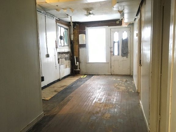 2nd image of 569 E Gansevoort St