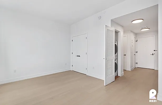 Rented by REZI | media 38