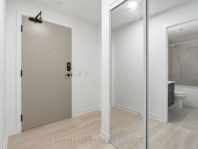5105 Hurontario St #1401 — Photo 4