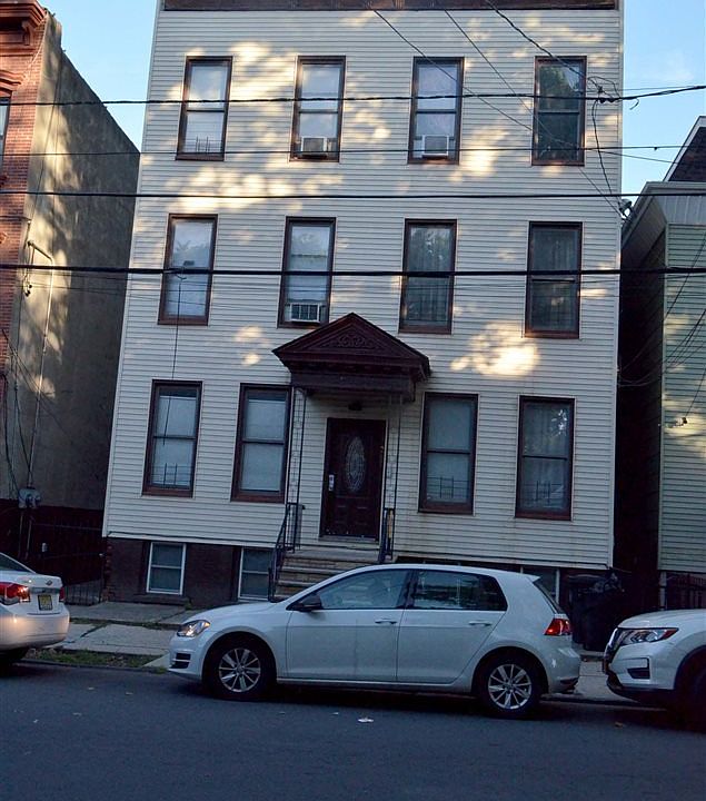 2nd image of 261 Whiton St