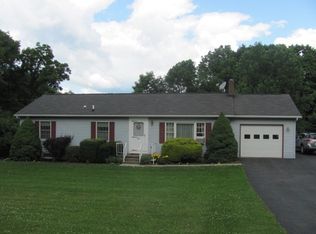 993 Beagle Rd, Mill Hall, PA 17751