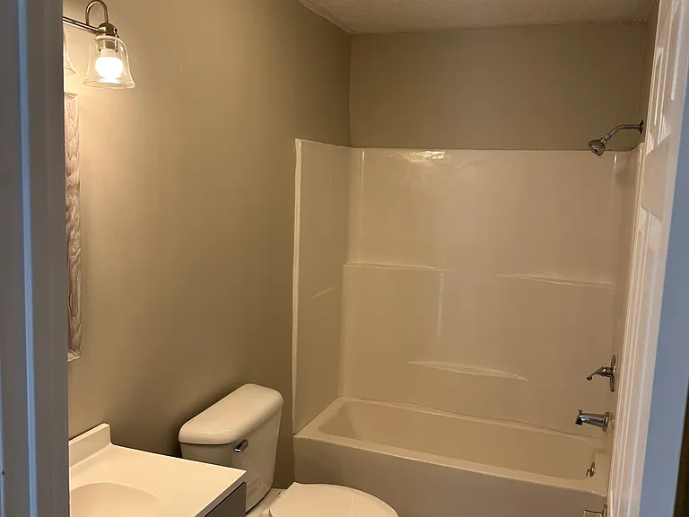 206 Russell Rd S — Photo 7