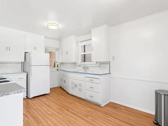 4th image of 420 Veteran Ave #0