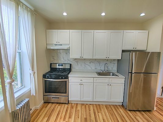 2nd image of 566 Leonard St APT 3R
