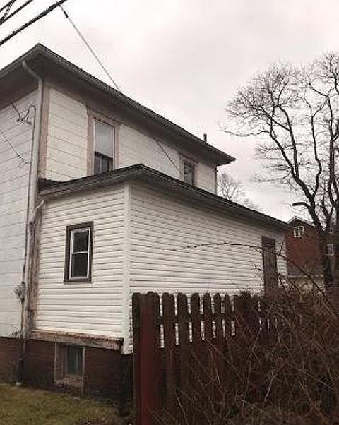 2nd image of 117 E 9th St