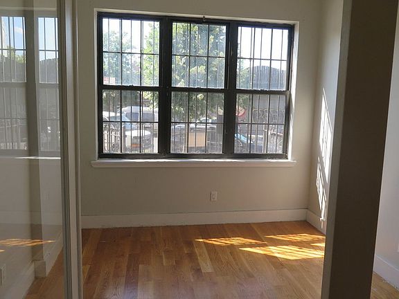 4th image of 188 Noll St #Garden2