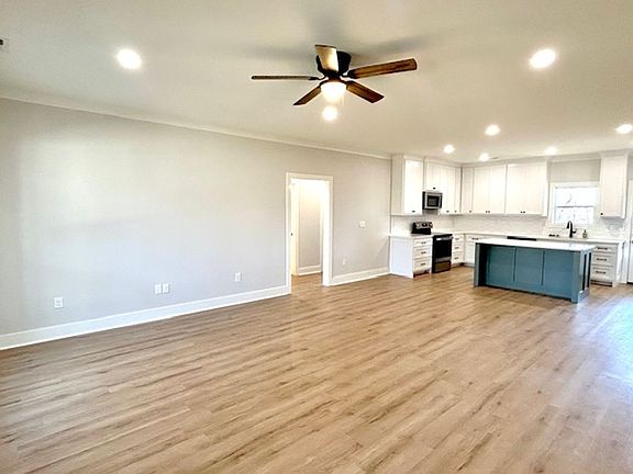 3rd image of 111 Kimberly Ln