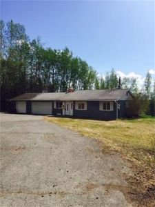913 Lakloey Dr, North Pole, AK, 99705