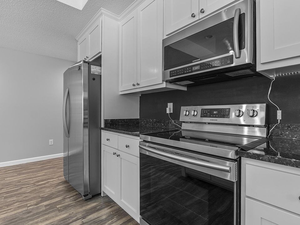 1st image of 885 Slidingrock Ln