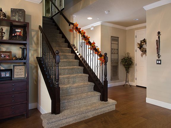 5th image of 52 Crystalwood Cir