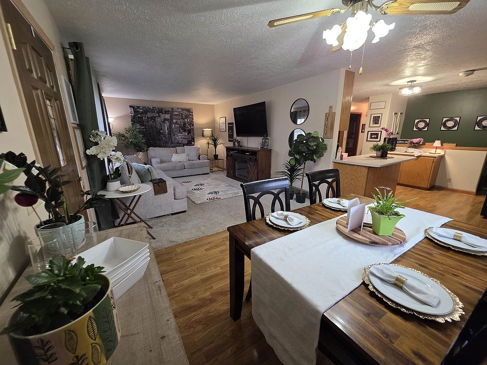 1st image of 1111 6th St SW