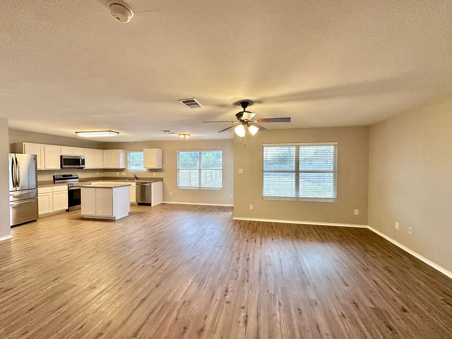 Viewable September 25th! Pets Accepted! — Photo 2