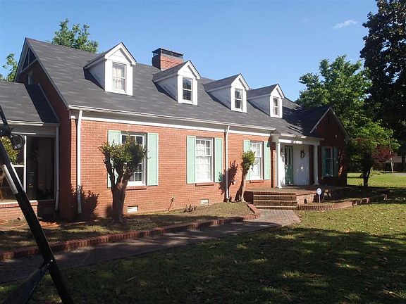 2nd image of 320 Lakeside Ln