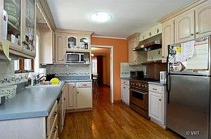 3rd image of 22W143 Temple Dr