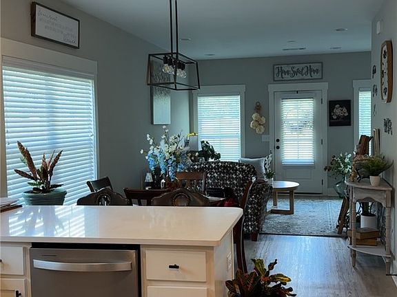 3rd image of 105 Cove Creek Dr