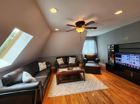 313 Montauk Ave #B, New London, CT 06320