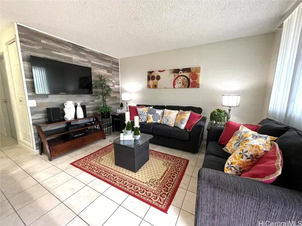 3370 Salt Lake Blvd APT 107, Honolulu, HI 96818