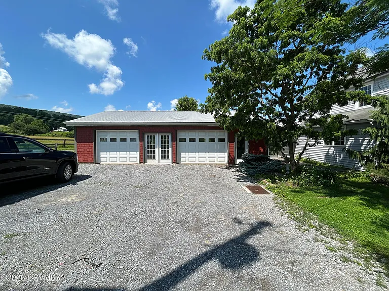 687 Hanselman Rd — Photo 4