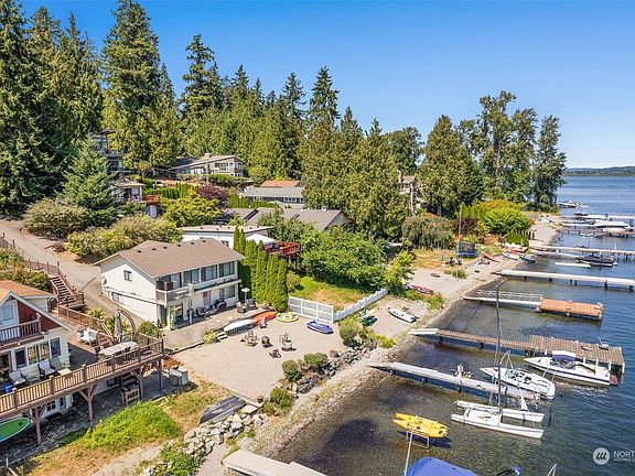 4th image of 2540 W Lake Sammamish Parkway NE