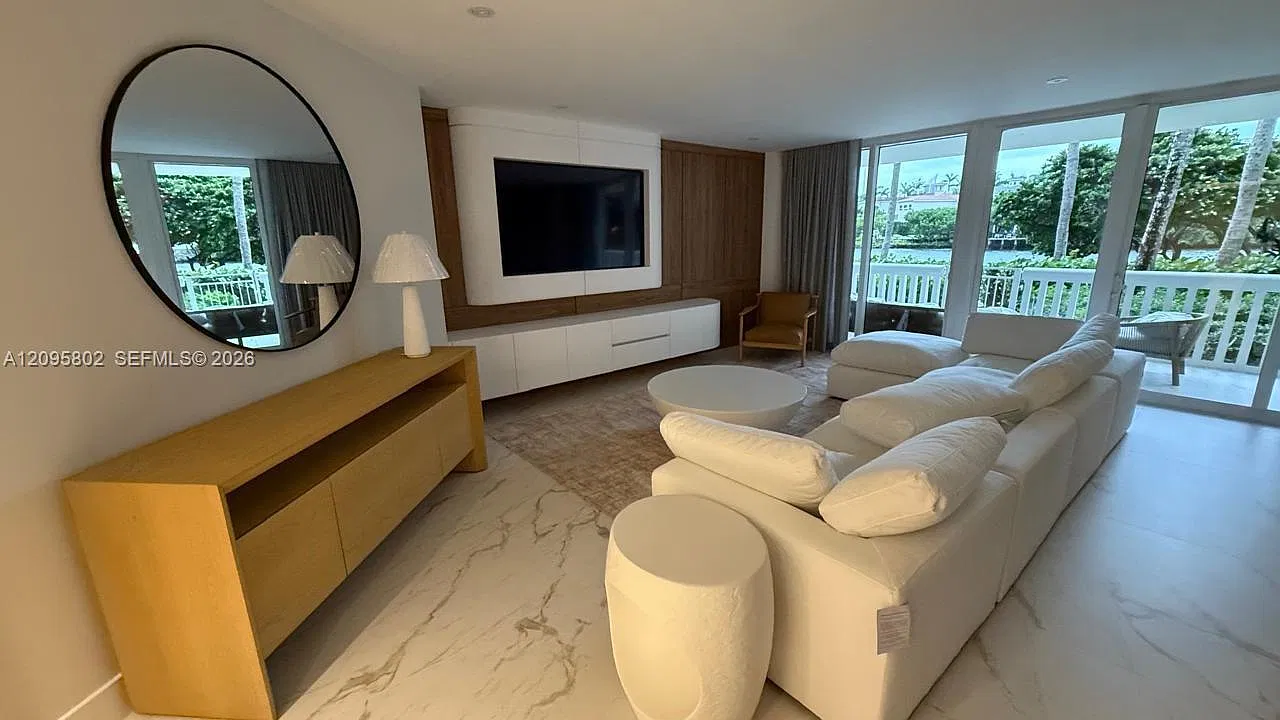 7000 Island Blvd — Photo 2
