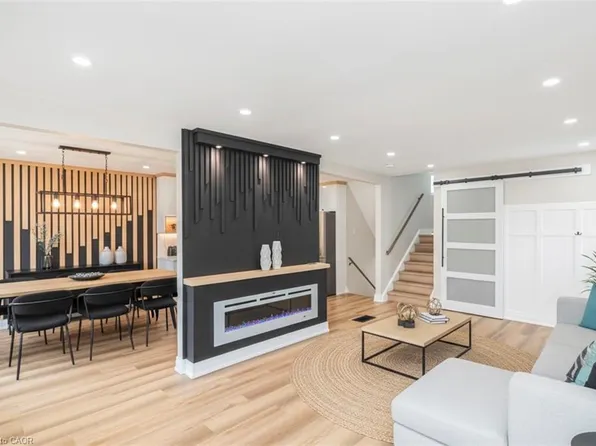 2 Country Club Dr, Hamilton, ON L8K 5W2