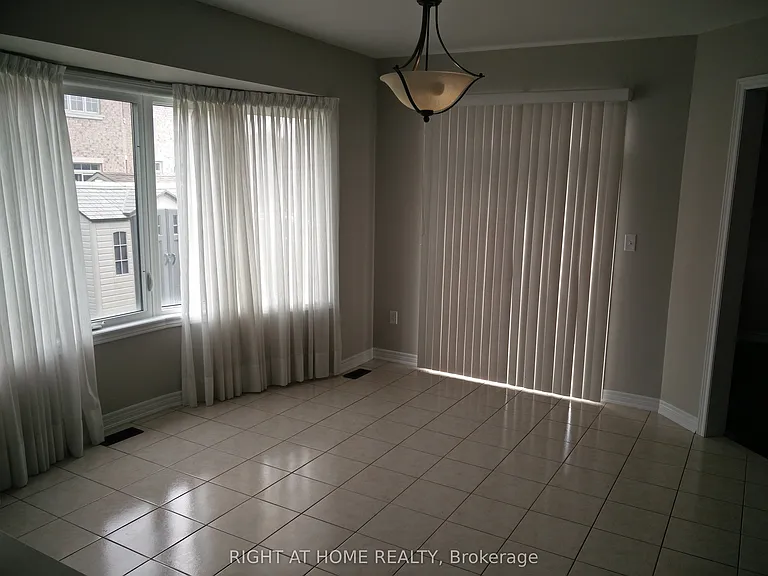39 Daleridge Cres — Photo 21