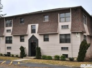 1327 Broadway APT R20, Hewlett, NY 11557
