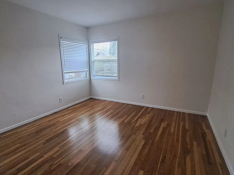115 E Tamarack Ave — Photo 21