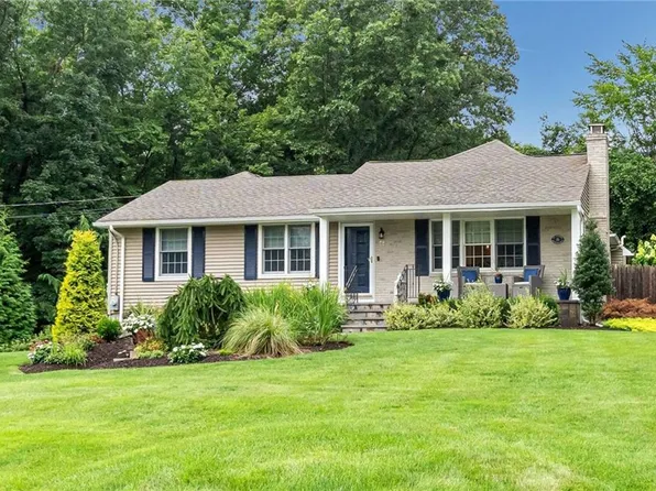 15 Macintosh Dr, Smithfield, RI 02828