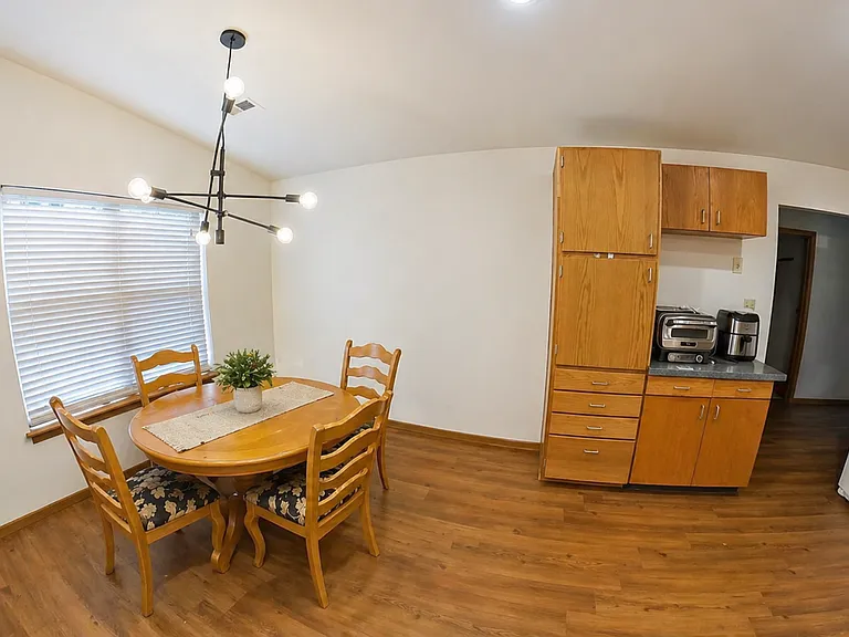 827 Glenstone Cir — Photo 2